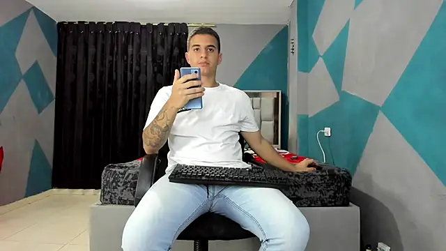 Snapshot of simookeler chatting on 03/16/25, 09:05 simookeler online show from 03/16/25, 09:05