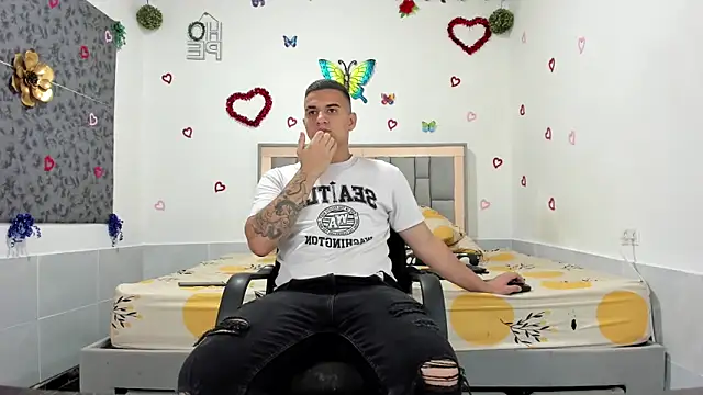 Snapshot of simookeler chatting on 09/09/25, 02:55 simookeler online show from 09/09/25, 02:55