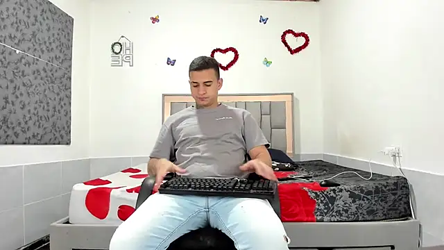 Snapshot of simookeler chatting on 09/27/25, 10:59 simookeler online show from 09/27/25, 10:59