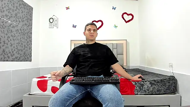 Snapshot of simookeler chatting on 10/04/25, 10:57 simookeler online show from 10/04/25, 10:57