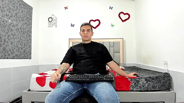 Snapshot of simookeler chatting on 10/05/25, 11:08 simookeler online show from 10/05/25, 11:08