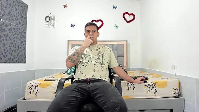 Snapshot of simookeler chatting on 10/26/25, 02:39 simookeler online show from 10/26/25, 02:39