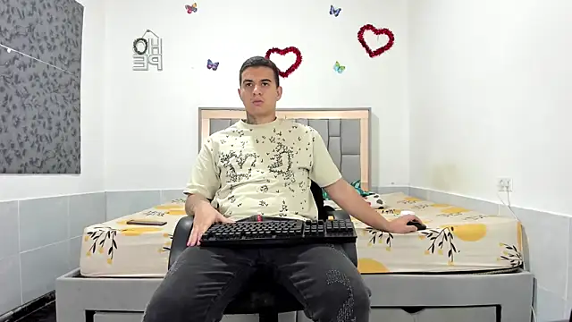 Snapshot of simookeler chatting on 10/26/25, 10:58 simookeler online show from 10/26/25, 10:58