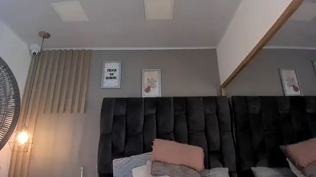 estefania  gomez online show from 03/12/25, 09:03