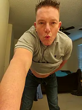 Snapshot of Bigtater1999 chatting on 04/19/26, 07:49 Bigtater1999 online show from 04/19/26, 07:49