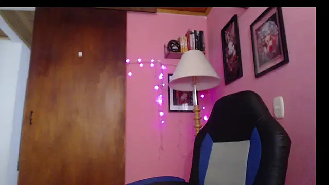 Snapshot of bunnyemilyrose36 chatting on 12/13/24, 09:09 bunnyemilyrose36 online show from 12/13/24, 09:09