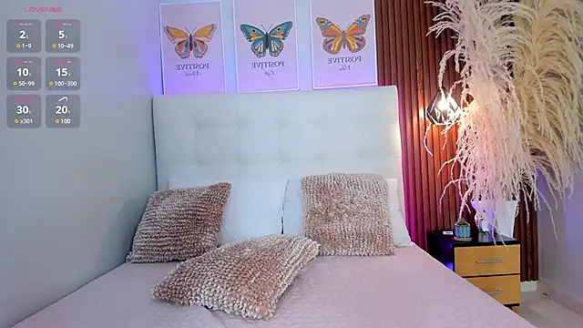 aashley jones online show from 12/20/24, 01:36