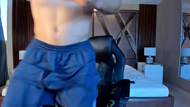 Snapshot of Aaron_Scoot chatting on 12/05/24, 09:06 Aaron Scoot online show from 12/05/24, 09:06