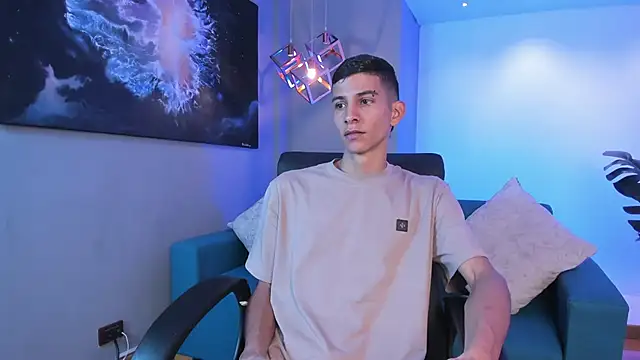 Snapshot of Aaron_Scoot chatting on 03/07/26, 08:39 Aaron Scoot online show from 03/07/26, 08:39