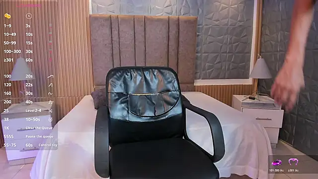 Snapshot of Aaron_Scoot chatting on 04/09/26, 08:47 Aaron Scoot online show from 04/09/26, 08:47