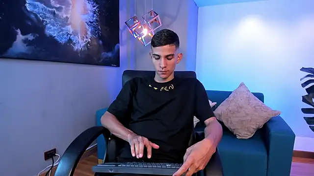 Snapshot of Aaron_Scoot chatting on 04/20/26, 08:43 Aaron Scoot online show from 04/20/26, 08:43