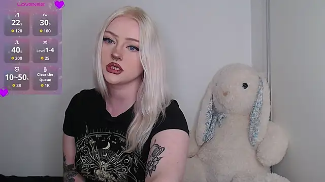 Snapshot of chloe_levine chatting on 09/20/25, 01:28 chloe levine online show from 09/20/25, 01:28