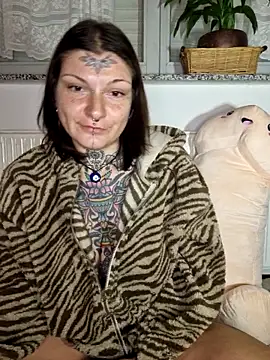 lizzardqueeen online show from 11/21/25, 12:32