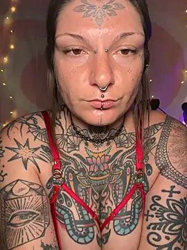 Snapshot of lizzardqueeen chatting on 03/23/26, 06:17 lizzardqueeen online show from 03/23/26, 06:17