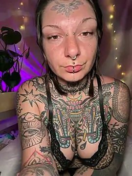 Snapshot of lizzardqueeen chatting on 03/28/26, 01:38 lizzardqueeen online show from 03/28/26, 01:38