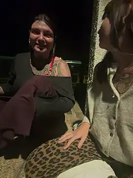 Snapshot of lizzardqueeen chatting on 04/21/26, 02:51 lizzardqueeen online show from 04/21/26, 02:51