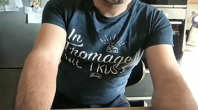 Snapshot of unconnudu21000 chatting on 12/11/24, 10:25 unconnudu21000 online show from 12/11/24, 10:25