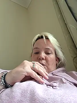 Bigbustedcurvylady online show from 05/19/26, 04:57
