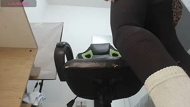 alma fenix online show from 02/28/25, 03:15