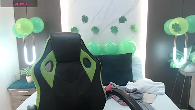 alma fenix online show from 03/17/25, 12:14