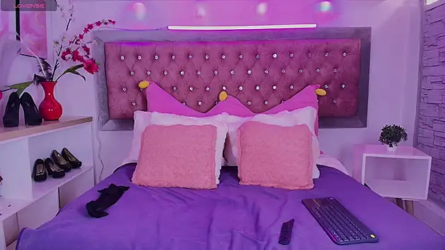 EmmaWilder online show from 09/30/25, 09:42