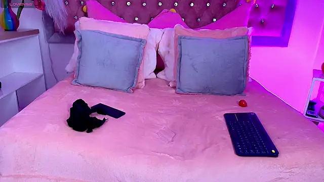 EmmaWilder online show from 10/24/25, 09:22