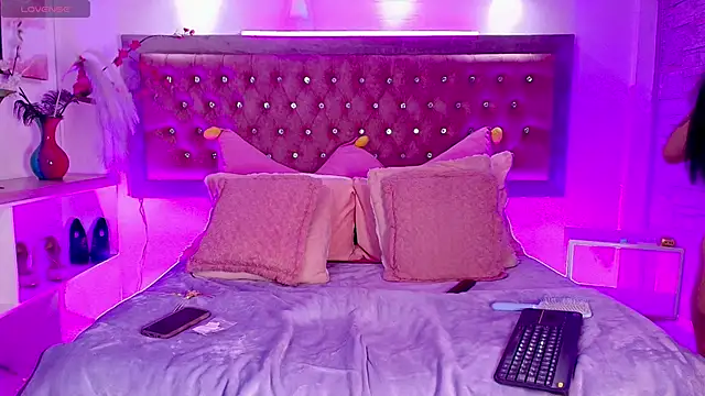 EmmaWilder online show from 11/19/25, 08:31