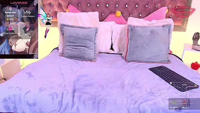 EmmaWilder online show from 11/22/25, 08:52