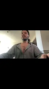 Snapshot of bananahot31 chatting on 11/04/25, 01:43 bananahot31 online show from 11/04/25, 01:43