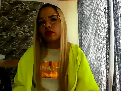 Snapshot of MISSLAUR4 chatting on 01/03/25, 04:27 MISSLAUR4 online show from 01/03/25, 04:27