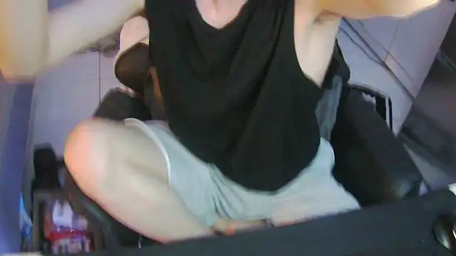Snapshot of Ray175oo chatting on 06/05/26, 06:46 Ray175oo online show from 06/05/26, 06:46