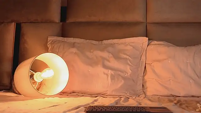 Snapshot of angelinepossy chatting on 11/03/25, 06:09 angelinepossy online show from 11/03/25, 06:09