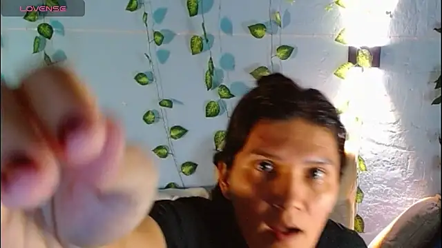 Snapshot of venus_swet_ chatting on 11/04/25, 01:05 venus swet online show from 11/04/25, 01:05