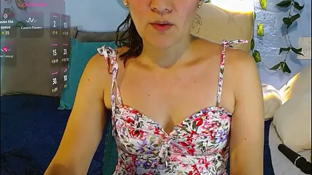 Snapshot of venus_swet_ chatting on 03/29/26, 12:43 venus swet online show from 03/29/26, 12:43