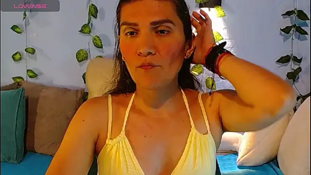 Snapshot of venus_swet_ chatting on 04/17/26, 12:02 venus swet online show from 04/17/26, 12:02