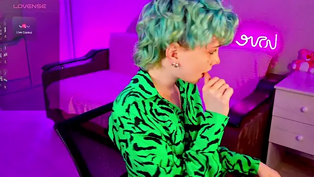 School Love online show from 12/06/24, 04:17