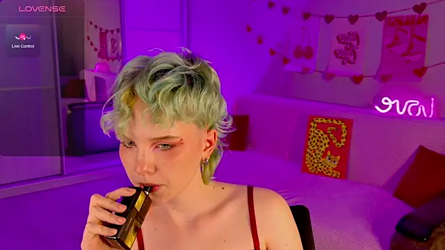 School Love online show from 03/17/25, 04:11