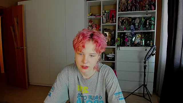 School Love online show from 05/20/26, 07:14