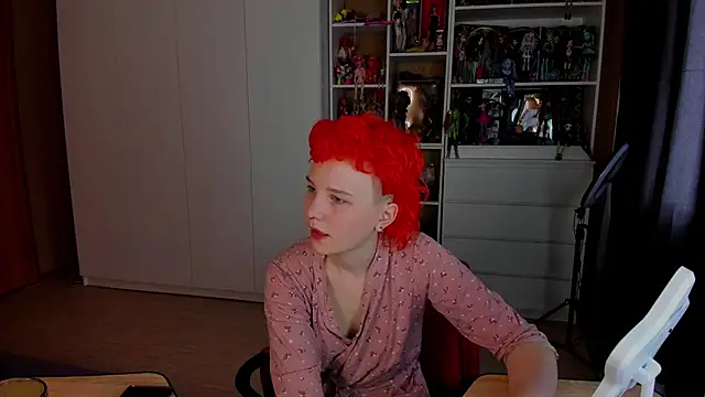 School Love online show from 05/26/26, 07:15