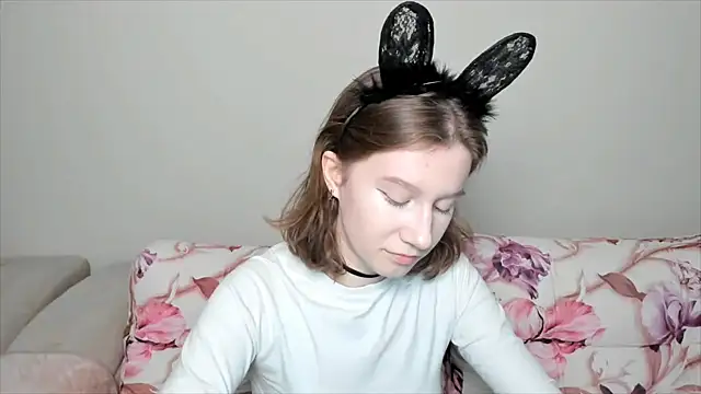 Snapshot of EnigmaSee chatting on 12/16/24, 02:25 EnigmaSee online show from 12/16/24, 02:25