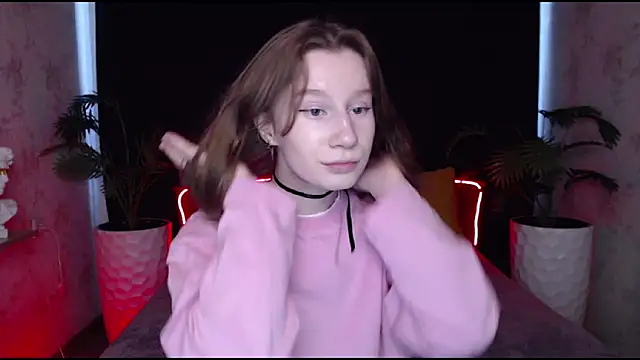 Snapshot of EnigmaSee chatting on 02/07/25, 08:33 EnigmaSee online show from 02/07/25, 08:33