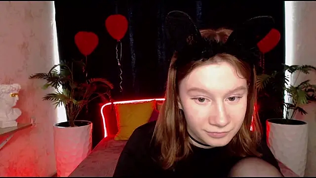 Snapshot of EnigmaSee chatting on 03/08/25, 04:45 EnigmaSee online show from 03/08/25, 04:45