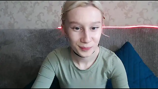 Snapshot of EnigmaSee chatting on 10/07/25, 08:55 EnigmaSee online show from 10/07/25, 08:55