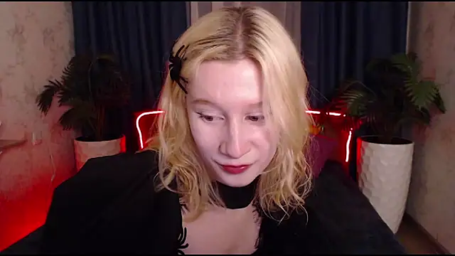 Snapshot of EnigmaSee chatting on 11/01/25, 04:09 EnigmaSee online show from 11/01/25, 04:09