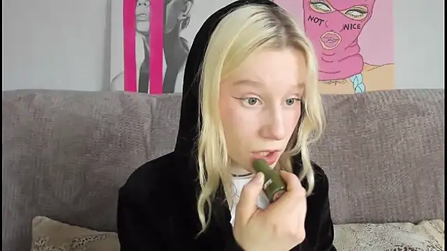 Snapshot of EnigmaSee chatting on 11/08/25, 02:23 EnigmaSee online show from 11/08/25, 02:23