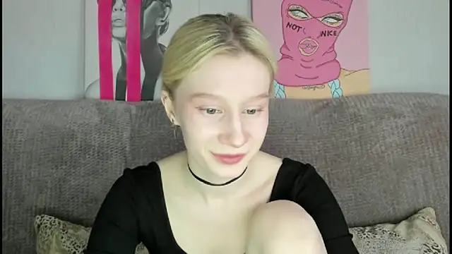 Snapshot of EnigmaSee chatting on 11/09/25, 02:21 EnigmaSee online show from 11/09/25, 02:21