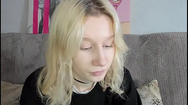 Snapshot of EnigmaSee chatting on 11/21/25, 08:35 EnigmaSee online show from 11/21/25, 08:35