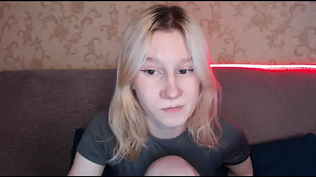 Snapshot of EnigmaSee chatting on 12/02/25, 09:03 EnigmaSee online show from 12/02/25, 09:03