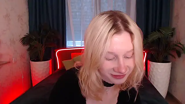 Snapshot of EnigmaSee chatting on 12/03/25, 08:34 EnigmaSee online show from 12/03/25, 08:34