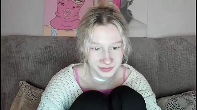 Snapshot of EnigmaSee chatting on 12/05/25, 01:14 EnigmaSee online show from 12/05/25, 01:14